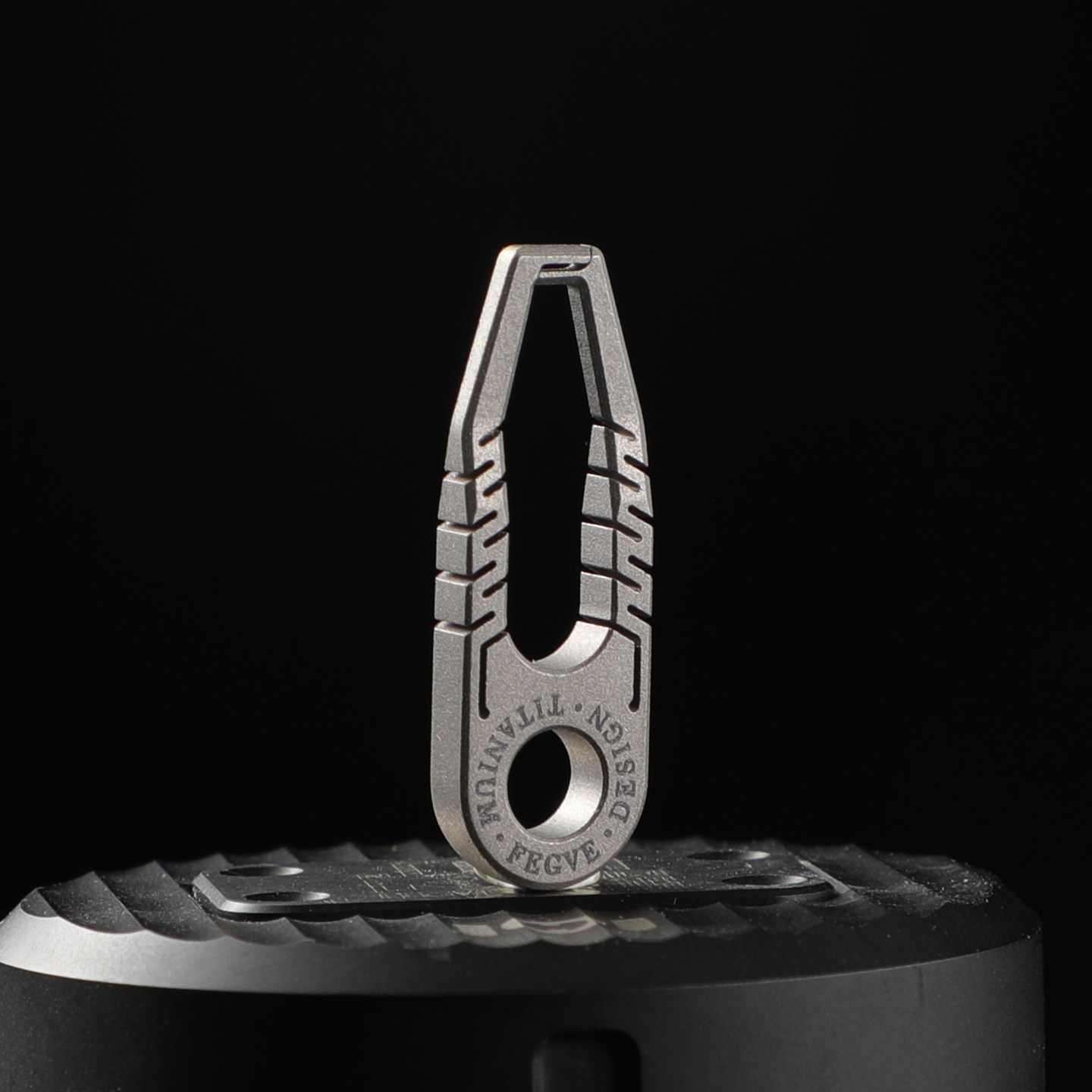 EDC Titanium Alloy Zipper Pull - Outdoor Lighting Connectors 评论和价格